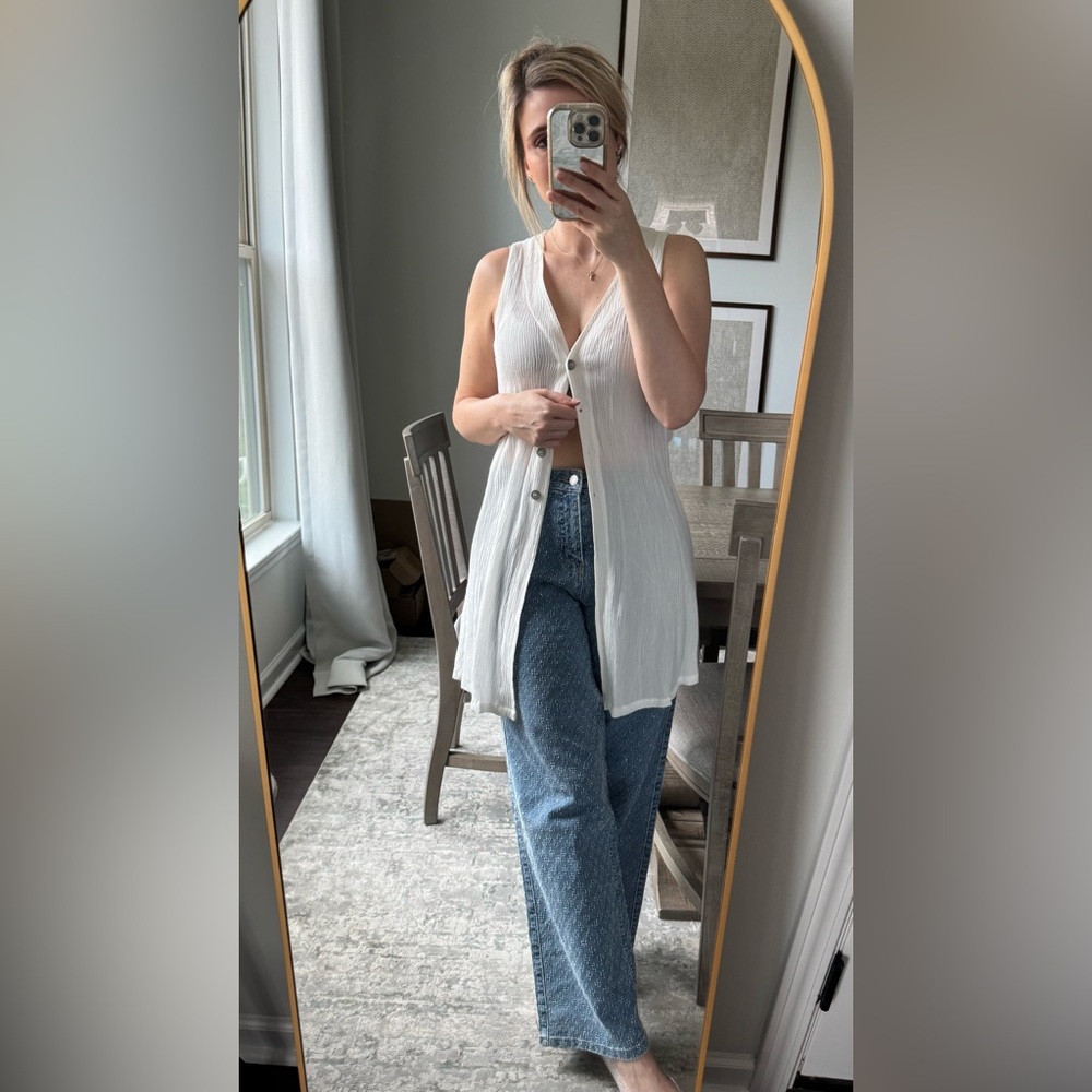 White Sleeveless Button-Down Dress - Picture 2 of 10